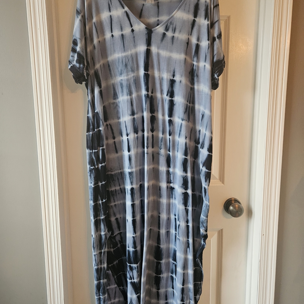 V-Neck Tie-Dye Maxi Dress - Black & White